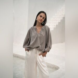 DAUGHTERS OF INDIA Poet Blouse in Taupe Size Large